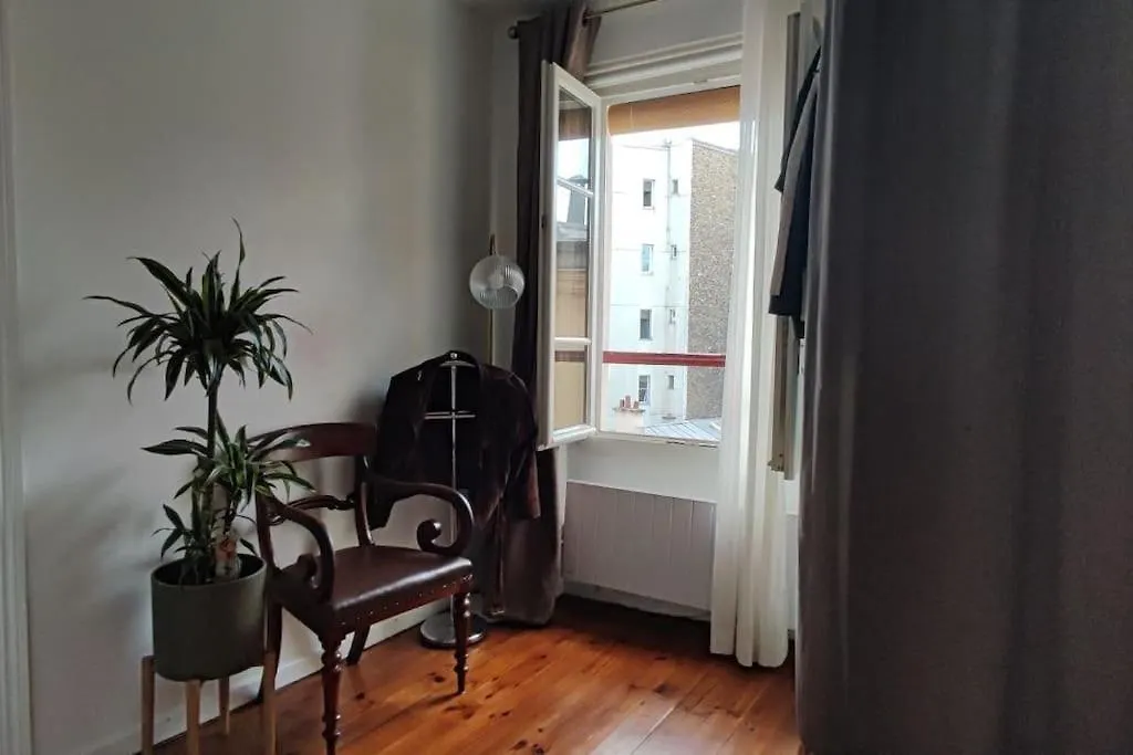 Апартаменты A Deux Pas Des Buttes Chaumont Париж
